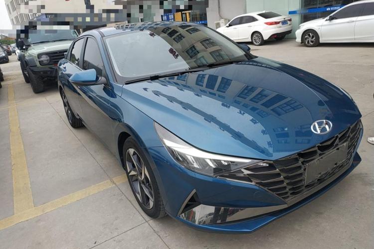 现代 伊兰特2022款 1.5L CVT LUX尊贵版