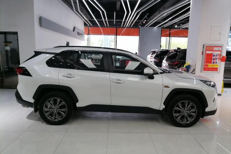 Toyota RAV4 Rongfang 2023 2.0L CVT 2WD 20th Anniversary Platinum Edition