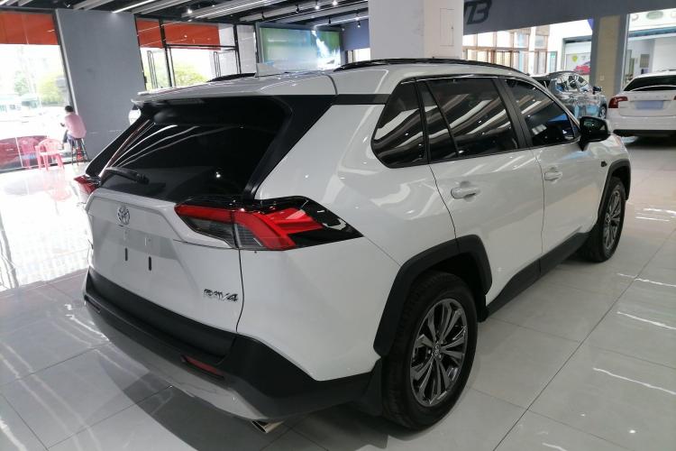 丰田 RAV4荣放 2023款 2.0L CVT两驱20周年铂金纪念版