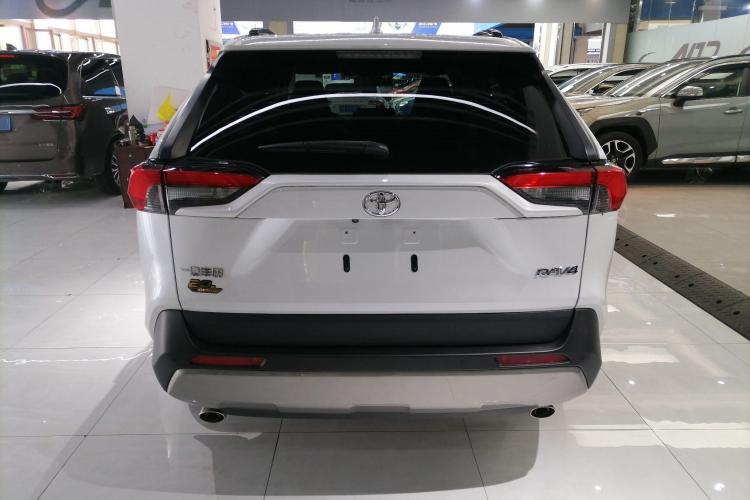 丰田 RAV4荣放 2023款 2.0L CVT两驱20周年铂金纪念版