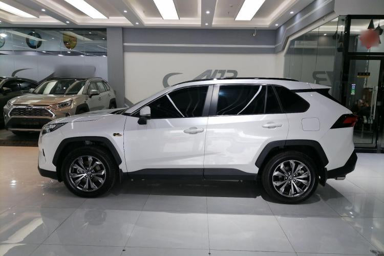 丰田 RAV4荣放 2023款 2.0L CVT两驱20周年铂金纪念版